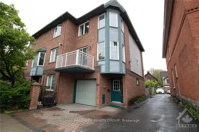 Att/Row/Townhouse in Ottawa Centre