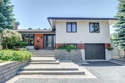 Detached in Billings Bridge - Riverside Park and Area