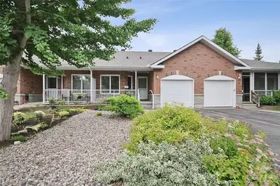 Att/Row/Townhouse in Kanata