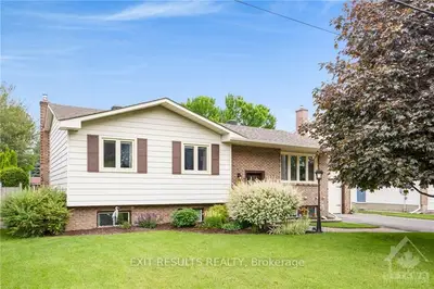 Detached in Russell