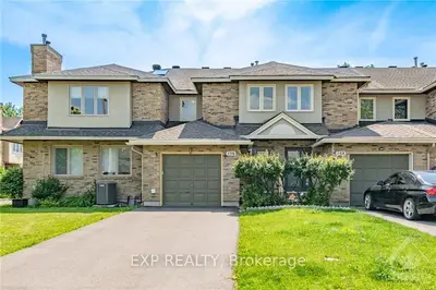Att/Row/Townhouse in Kanata