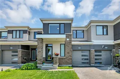 Att/Row/Townhouse in Kanata