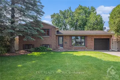 Detached in Russell