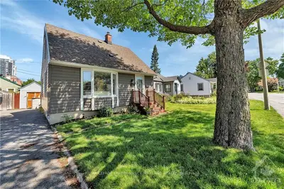 Detached in Carlington - Central Park