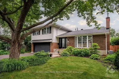 Detached in Beacon Hill North - South and Area