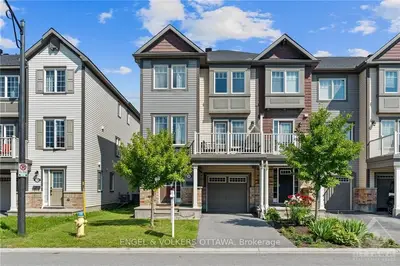 Att/Row/Townhouse in Kanata