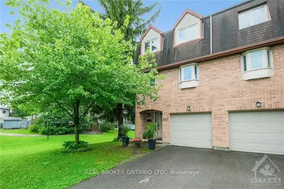 Condo Townhouse in Kanata