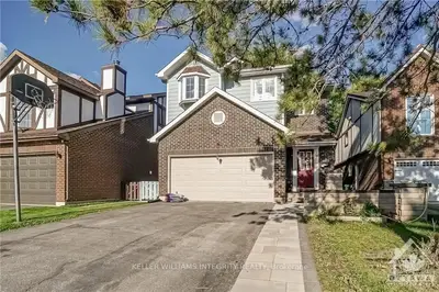 Detached in South of Baseline to Knoxdale
