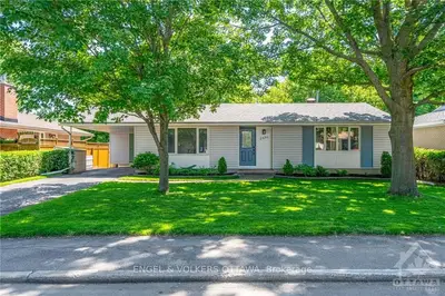 Detached in Billings Bridge - Riverside Park and Area