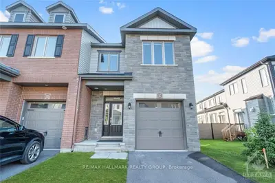 Att/Row/Townhouse in Blossom Park - Airport and Area