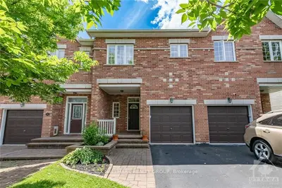 Att/Row/Townhouse in Kanata