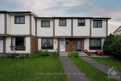 Condo Townhouse in Barrhaven