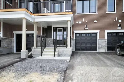 Att/Row/Townhouse in Stittsville - Munster - Richmond