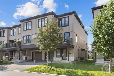 Att/Row/Townhouse in Kanata