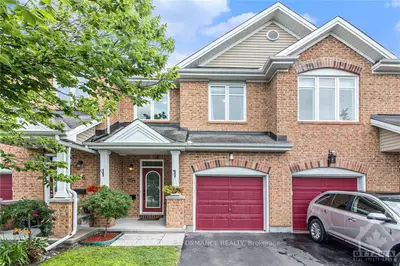 Att/Row/Townhouse in Blossom Park - Airport and Area