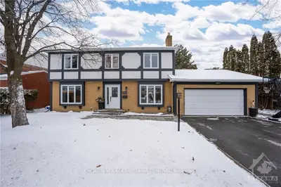 246 MCCLELLAN Road, South of Baseline to Knoxdale, ON K2H 7W9