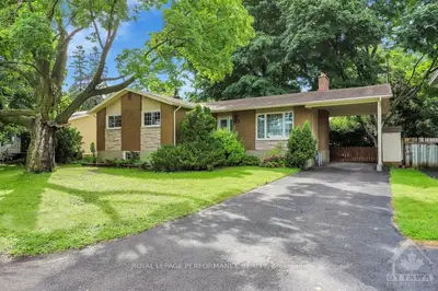 Detached in Hunt Club - South Keys and Area