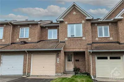Att/Row/Townhouse in Kanata