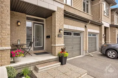 Att/Row/Townhouse in Blossom Park - Airport and Area