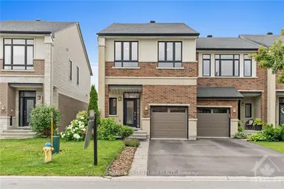 Att/Row/Townhouse in Blossom Park - Airport and Area