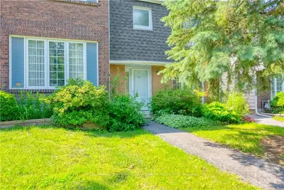 Condo Townhouse in Hunt Club - South Keys and Area