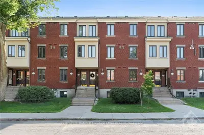 Condo Apartment in Manor Park - Cardinal Glen and Area