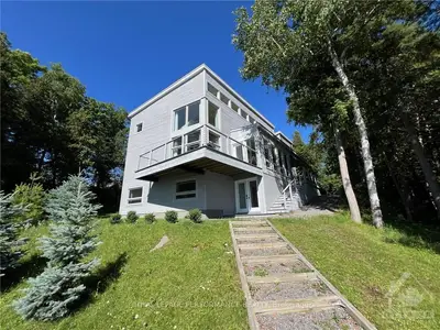 567 Lakeshore Road, Lanark Highlands, On K0a 3l0