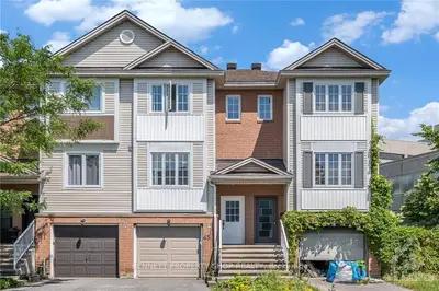 Att/Row/Townhouse in Carlington - Central Park