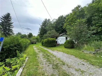 Detached in Bancroft
