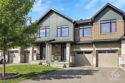 Att/Row/Townhouse in Stittsville - Munster - Richmond