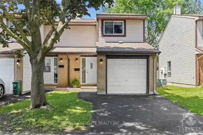 Condo Townhouse in Kanata