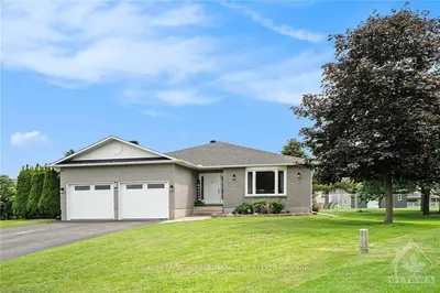 Detached in Russell