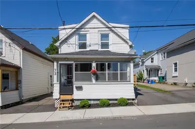 Detached in Brockville