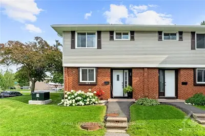 Condo Townhouse in Bells Corners and South to Fallowfield