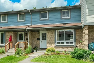 Condo Townhouse in Blackburn Hamlet