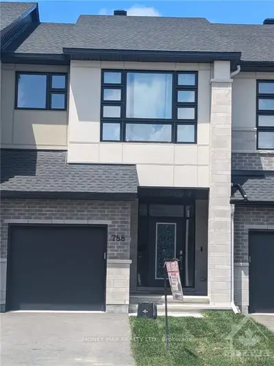 Att/Row/Townhouse in Blossom Park - Airport and Area