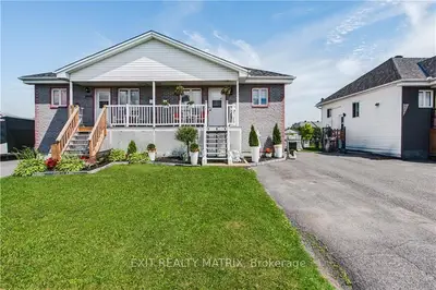 Semi-Detached in Hawkesbury