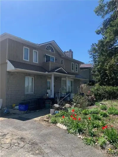 Detached in Billings Bridge - Riverside Park and Area