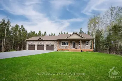 Detached in North Dundas