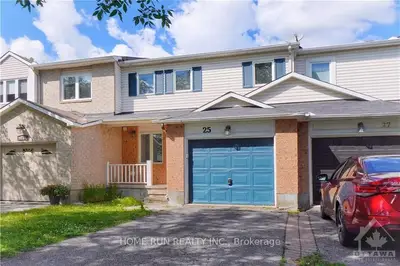 Att/Row/Townhouse in Kanata