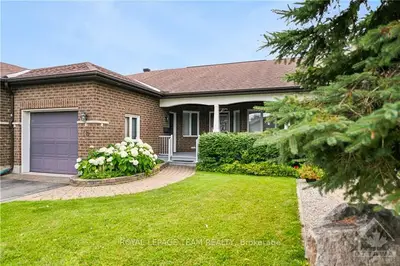 Att/Row/Townhouse in Kanata