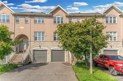 Att/Row/Townhouse in Carlington - Central Park