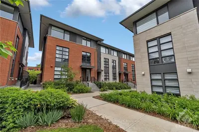 Att/Row/Townhouse in Glebe - Ottawa East and Area