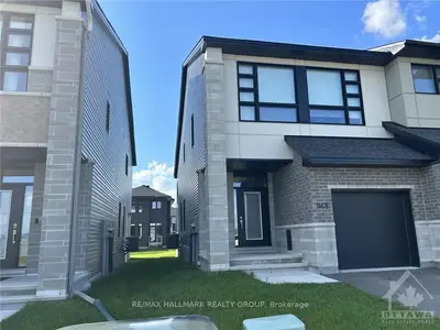 Att/Row/Townhouse in Blossom Park - Airport and Area
