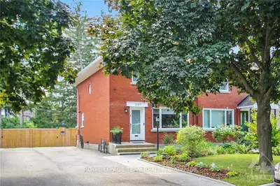 Semi-Detached in Carlington - Central Park