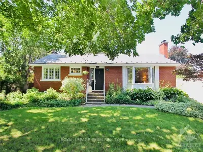 Detached in South of Baseline to Knoxdale
