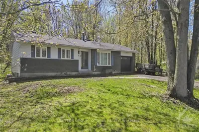 Detached in Russell