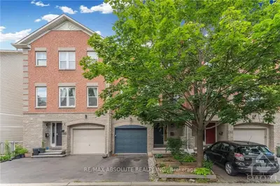 Att/Row/Townhouse in Overbrook - Castleheights and Area