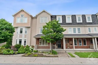 Att/Row/Townhouse in Stittsville - Munster - Richmond