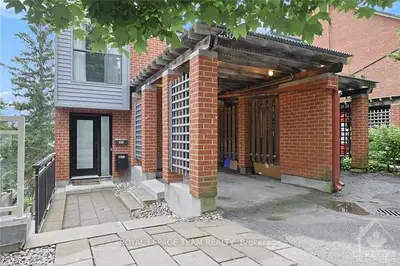 Att/Row/Townhouse in Glebe - Ottawa East and Area